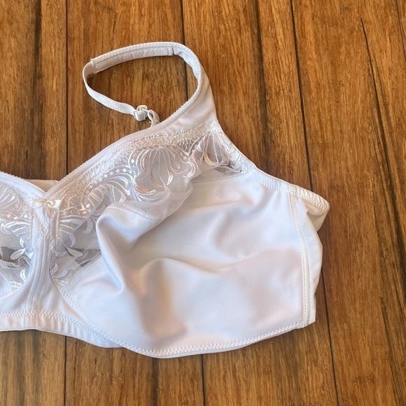 Glamorise White Wireless 54DD Bra - Picture 4 of 11